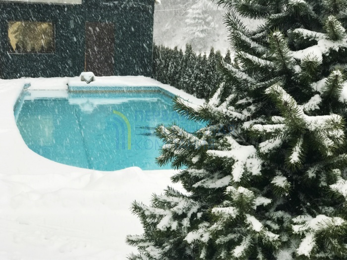 Купание в уличном бассейне зимой. Можно или нужно?