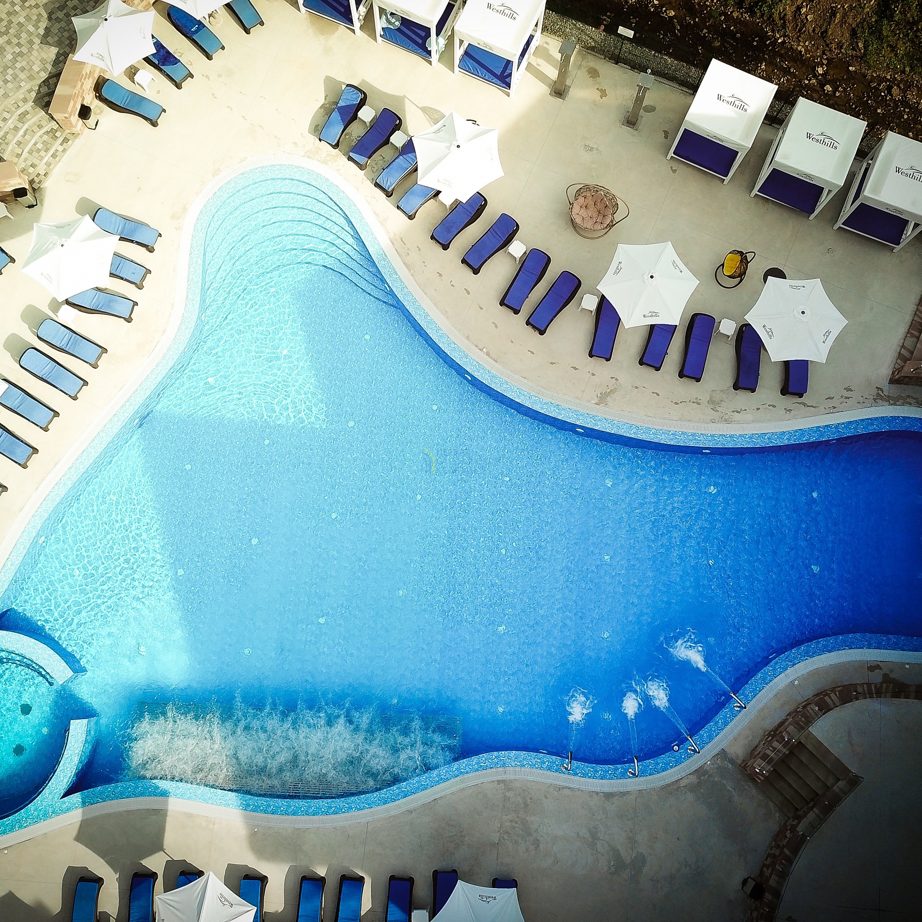 Бетонный бассейн (отель "Sunny Blue")